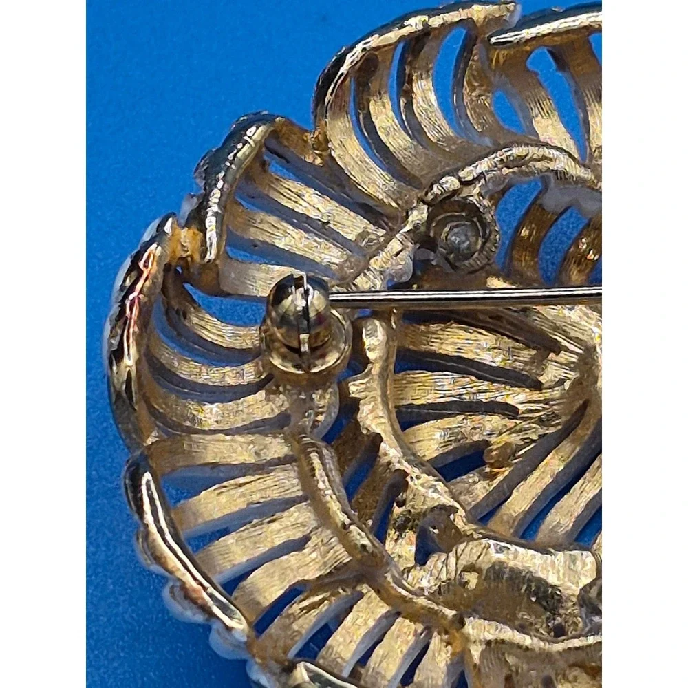 Vintage Monet Swirl Brooch White Gold Tone Enamel Layered Round Pin Accessory